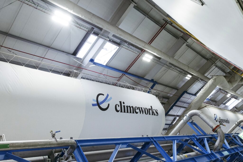 Logo von Climeworks auf einem Tank